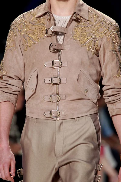Look 15